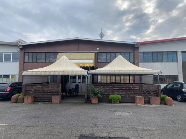 negozio in vendita a Gaggiano in zona Vigano