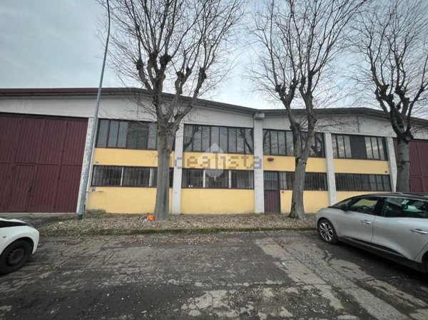 capannone in vendita a Gaggiano in zona Vigano