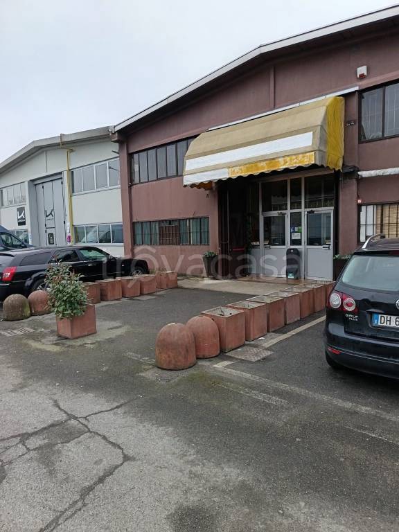 negozio in vendita a Gaggiano in zona Vigano