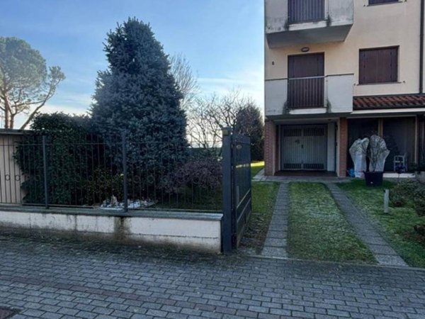 casa indipendente in vendita a Gaggiano in zona Vigano