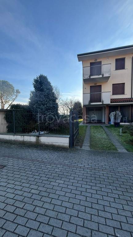casa indipendente in vendita a Gaggiano in zona Vigano