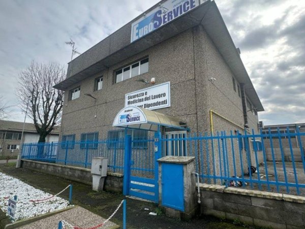 locale commerciale in vendita a Gaggiano in zona Vigano