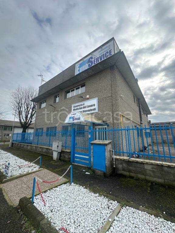 locale commerciale in vendita a Gaggiano in zona Vigano