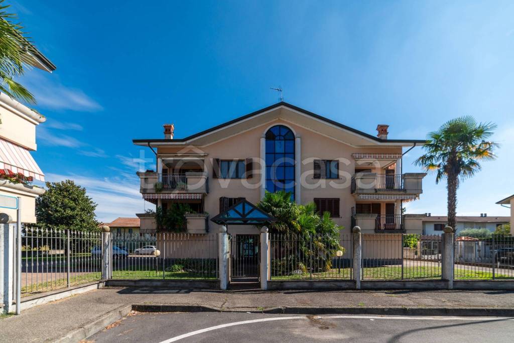 appartamento in vendita a Gaggiano in zona Bonirola