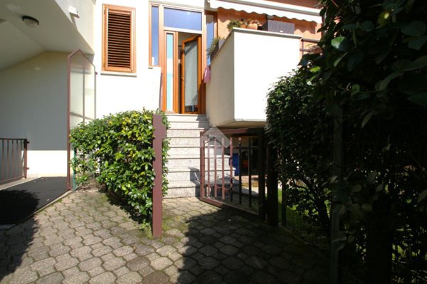 appartamento in vendita a Garbagnate Milanese