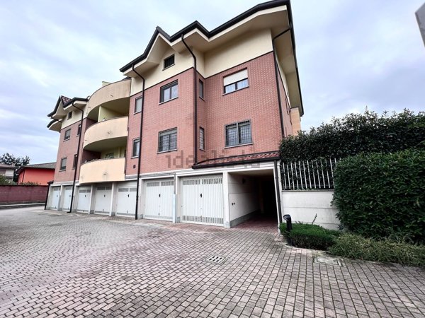 appartamento in vendita a Garbagnate Milanese in zona Bariana