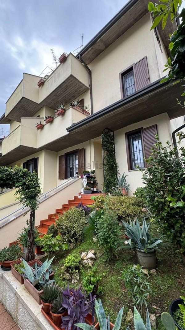 casa indipendente in vendita a Garbagnate Milanese