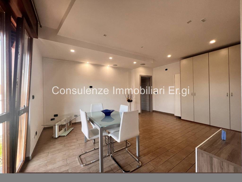 appartamento in vendita a Garbagnate Milanese