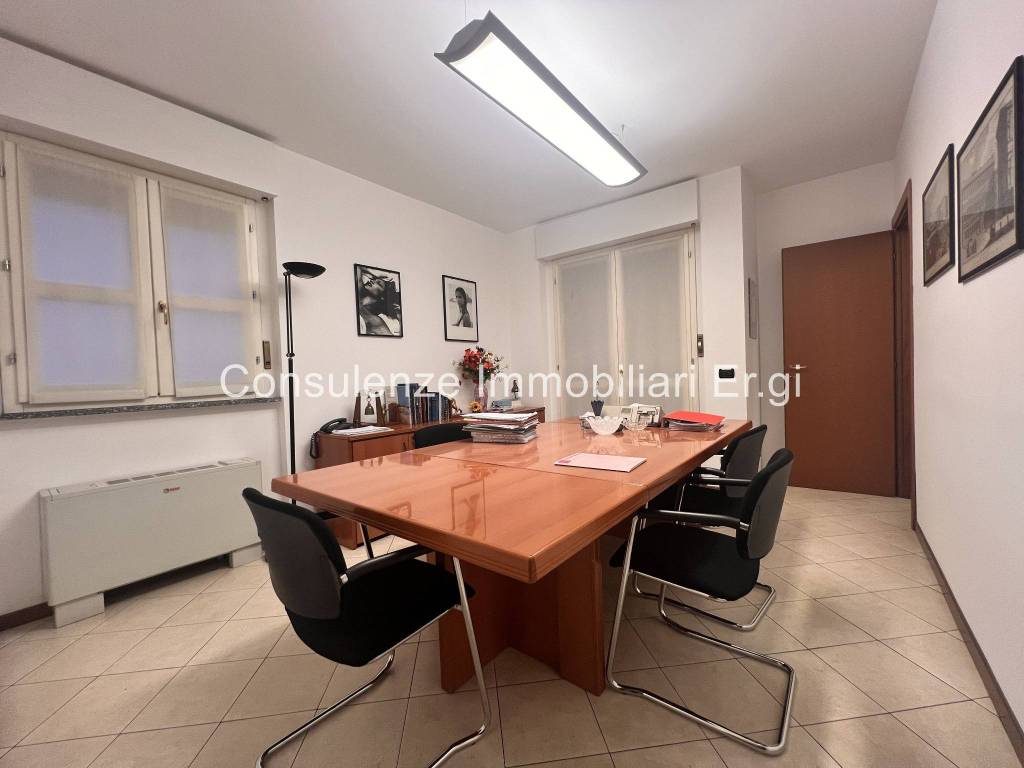 ufficio in vendita a Garbagnate Milanese