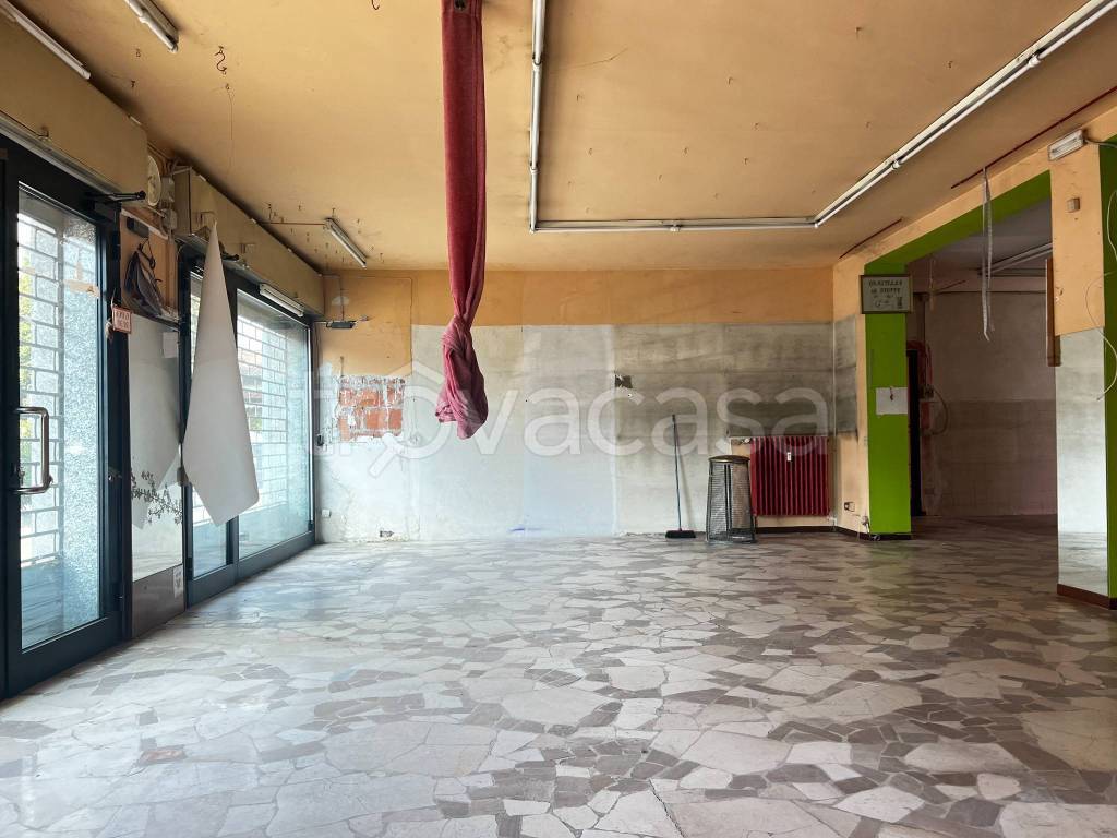 negozio in vendita a Garbagnate Milanese