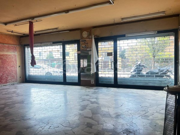 negozio in vendita a Garbagnate Milanese