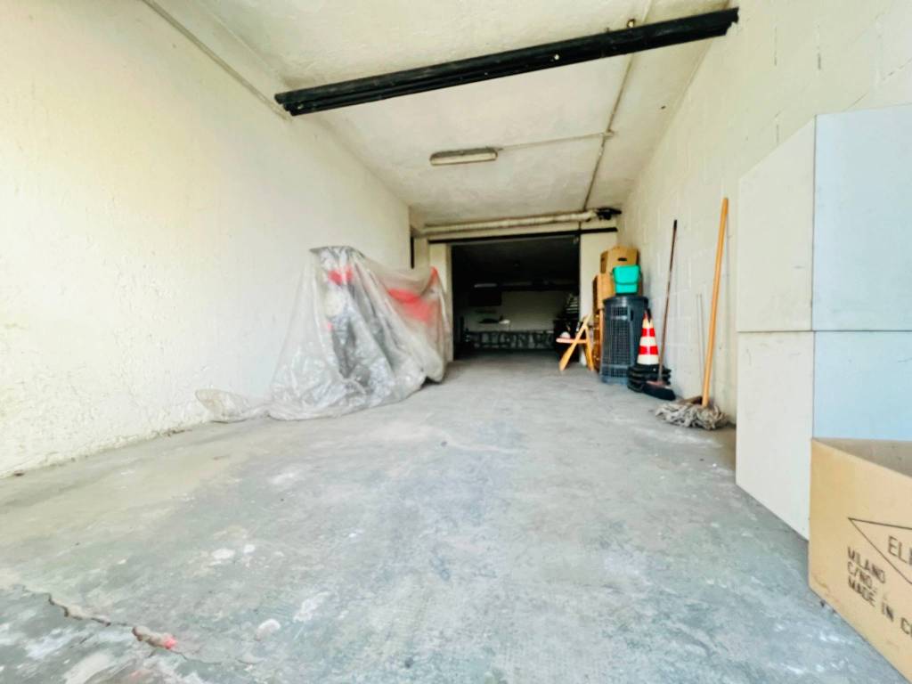 locale commerciale in vendita a Garbagnate Milanese