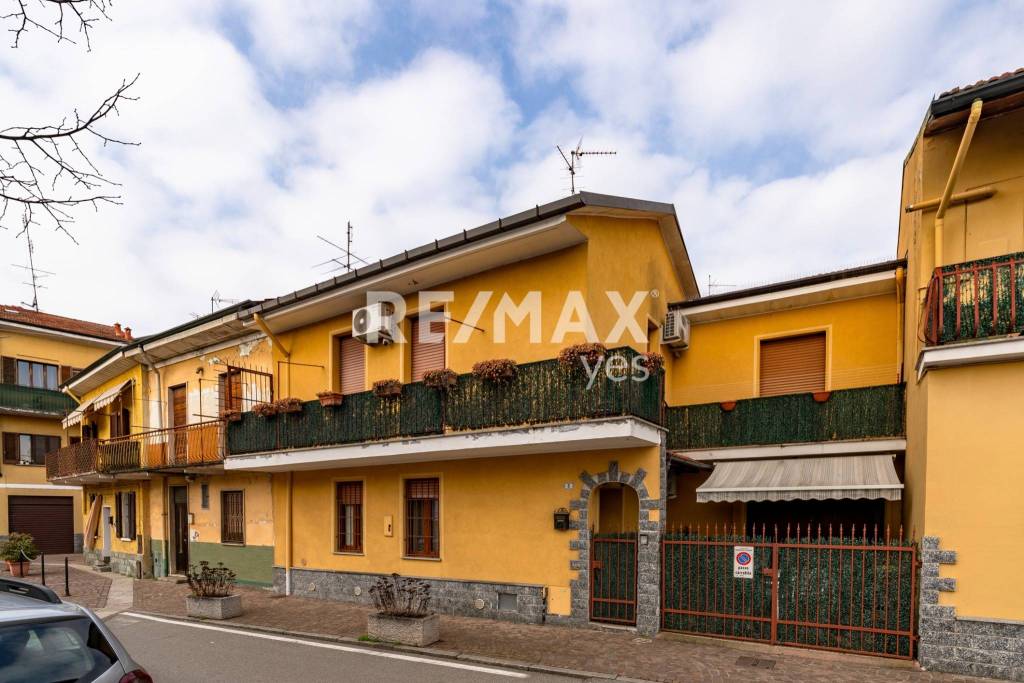appartamento in vendita a Garbagnate Milanese in zona Bariana