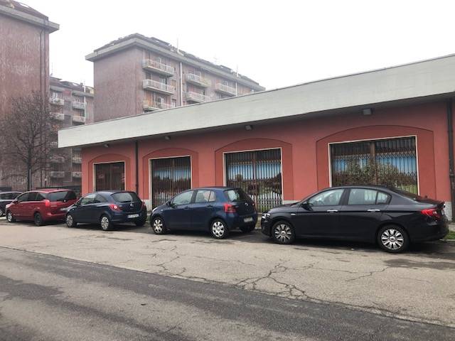 locale commerciale in vendita a Garbagnate Milanese in zona Bariana