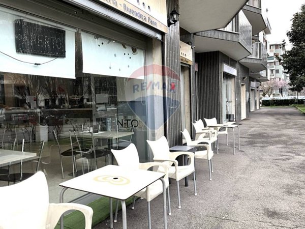 negozio in vendita a Garbagnate Milanese