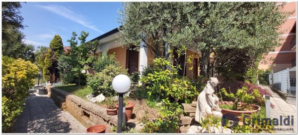casa indipendente in vendita a Garbagnate Milanese