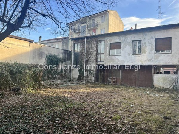 casa indipendente in vendita a Garbagnate Milanese