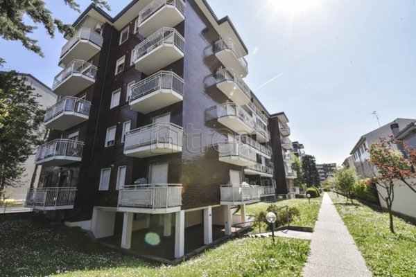 appartamento in vendita a Garbagnate Milanese in zona Bariana