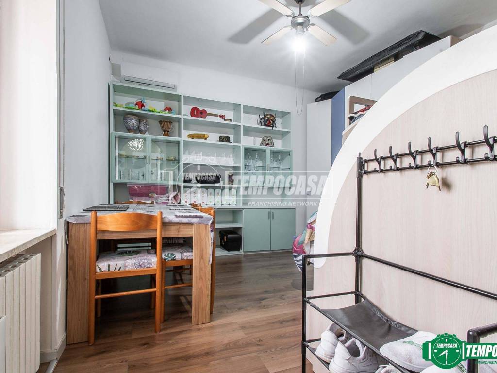 appartamento in vendita a Garbagnate Milanese in zona Bariana