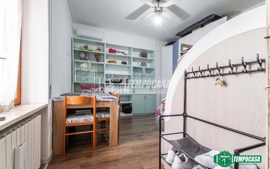 appartamento in vendita a Garbagnate Milanese in zona Bariana