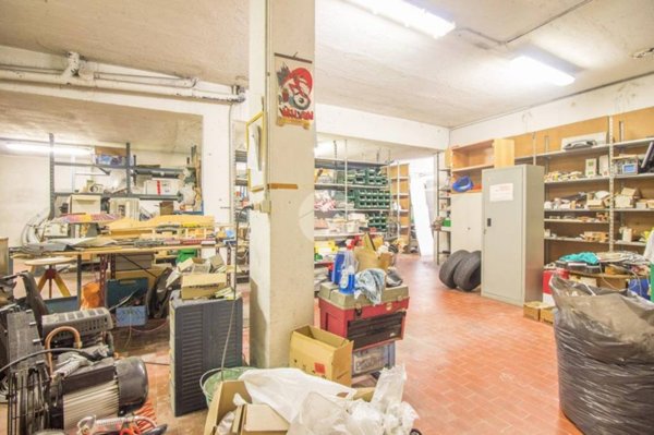 locale di sgombero in vendita a Garbagnate Milanese