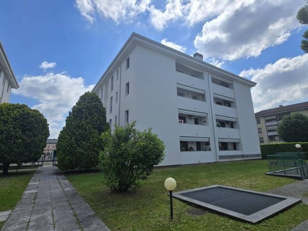 appartamento in vendita a Garbagnate Milanese in zona Bariana