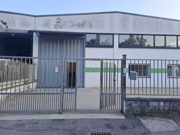 locale commerciale in vendita a Garbagnate Milanese