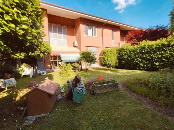 casa indipendente in vendita a Garbagnate Milanese in zona Bariana