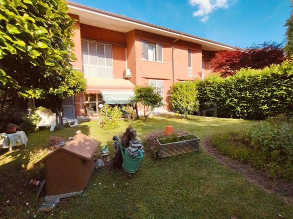 casa indipendente in vendita a Garbagnate Milanese in zona Bariana