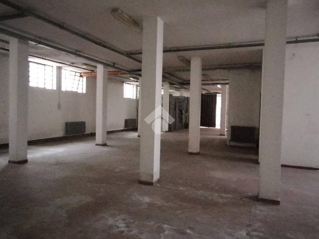 locale commerciale in vendita a Garbagnate Milanese