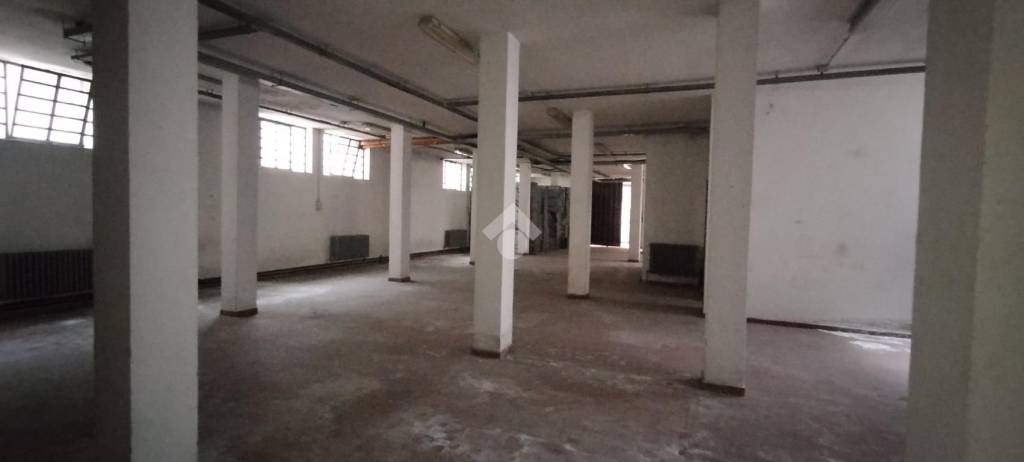 locale di sgombero in vendita a Garbagnate Milanese