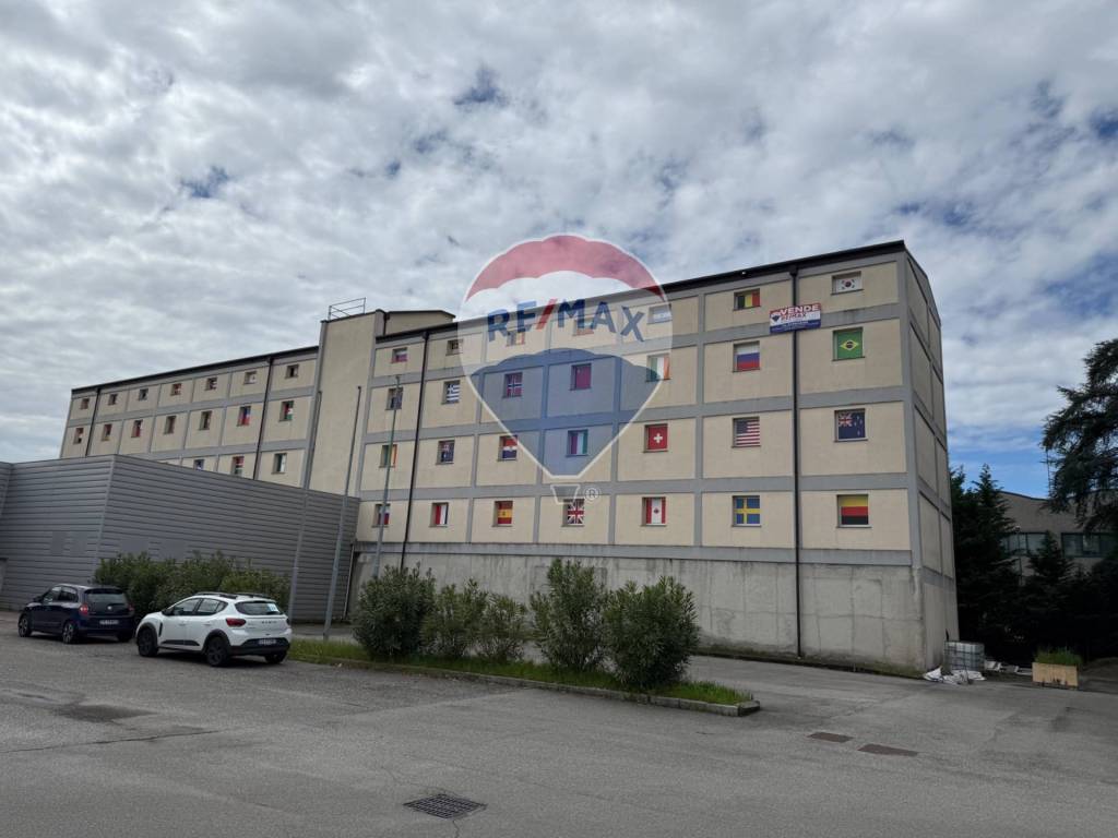 locale commerciale in vendita a Garbagnate Milanese