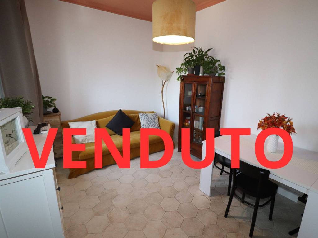 appartamento in vendita a Garbagnate Milanese
