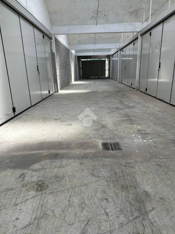 negozio in vendita a Garbagnate Milanese