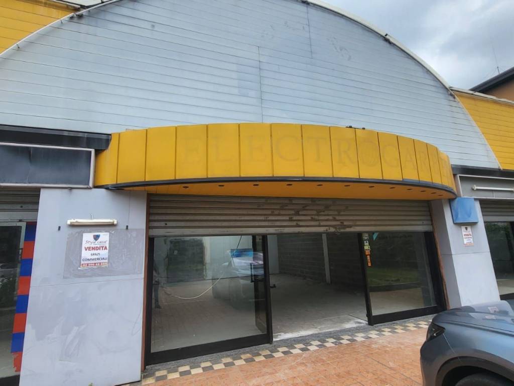 locale commerciale in vendita a Garbagnate Milanese