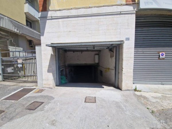 locale commerciale in vendita a Garbagnate Milanese