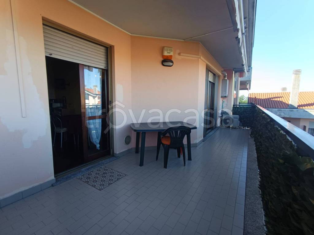 appartamento in vendita a Garbagnate Milanese in zona Bariana