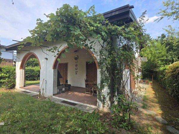 casa indipendente in vendita a Garbagnate Milanese