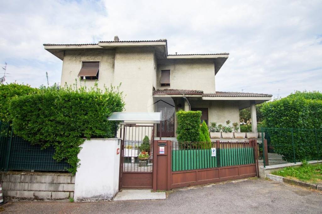 casa indipendente in vendita a Garbagnate Milanese