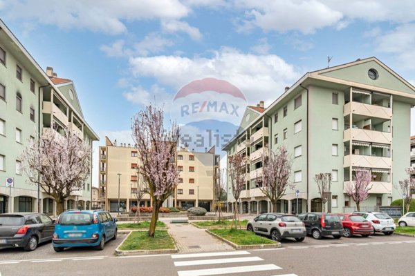 locale commerciale in vendita a Garbagnate Milanese
