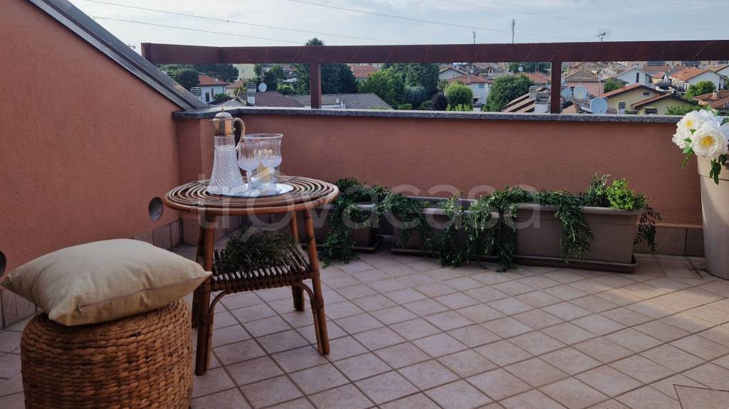 appartamento in vendita a Garbagnate Milanese