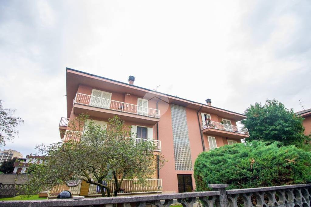 appartamento in vendita a Garbagnate Milanese