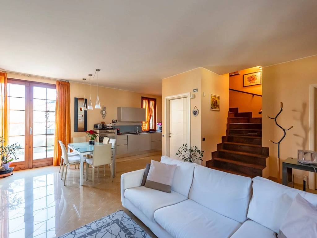 casa indipendente in vendita a Garbagnate Milanese