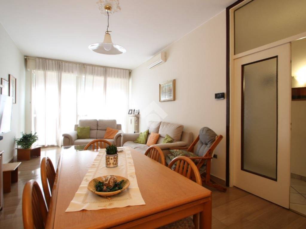 appartamento in vendita a Garbagnate Milanese