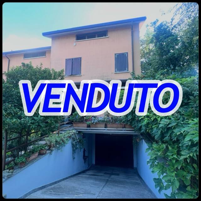 casa indipendente in vendita a Garbagnate Milanese in zona Bariana