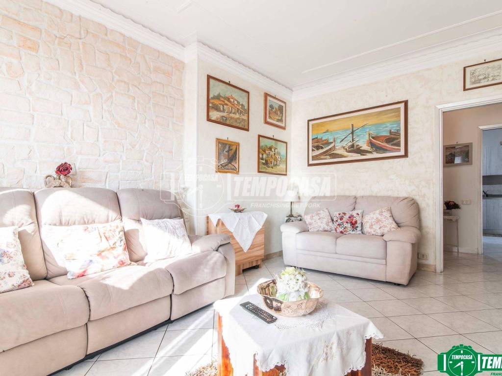 appartamento in vendita a Garbagnate Milanese