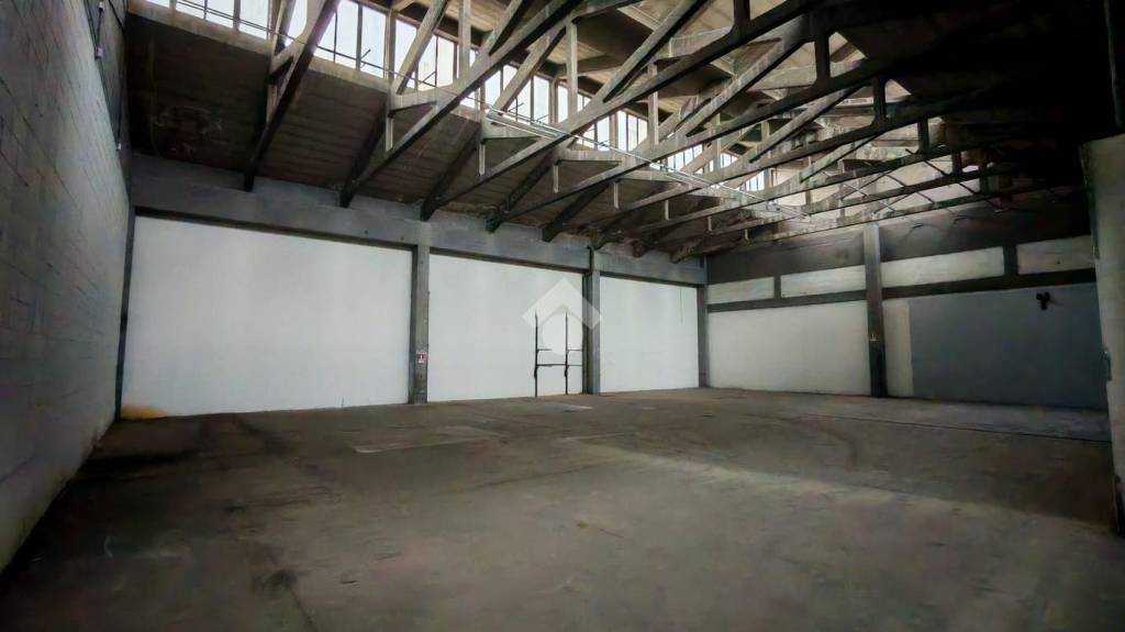 locale commerciale in vendita a Garbagnate Milanese