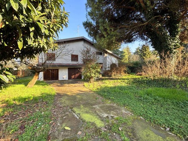 casa indipendente in vendita a Garbagnate Milanese