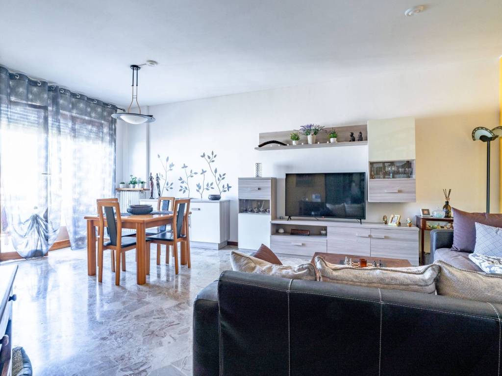 appartamento in vendita a Garbagnate Milanese