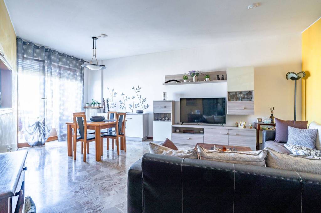 appartamento in vendita a Garbagnate Milanese